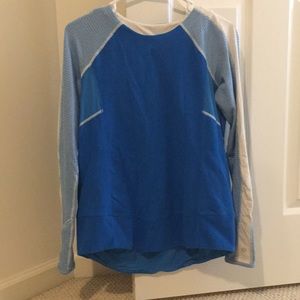 Lululemon long sleeved shirt / sweater / pullover